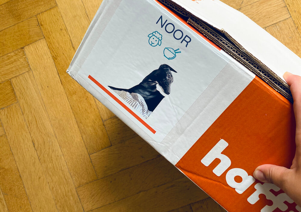 Haffit krmivo recenzia: zásielka s fotkou a menom psíka
